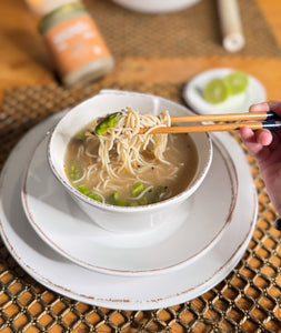 Healing Soup con Espárragos y Noodles de Arroz Integral 🍜